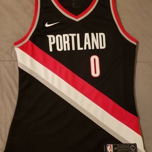 Women's M Nike Swingman Damian Lillard Jersey